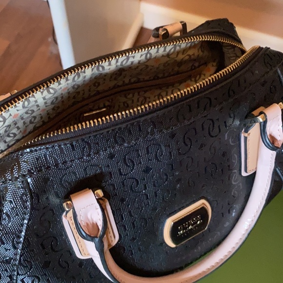 Guess satchel bag - Picture 2 of 3